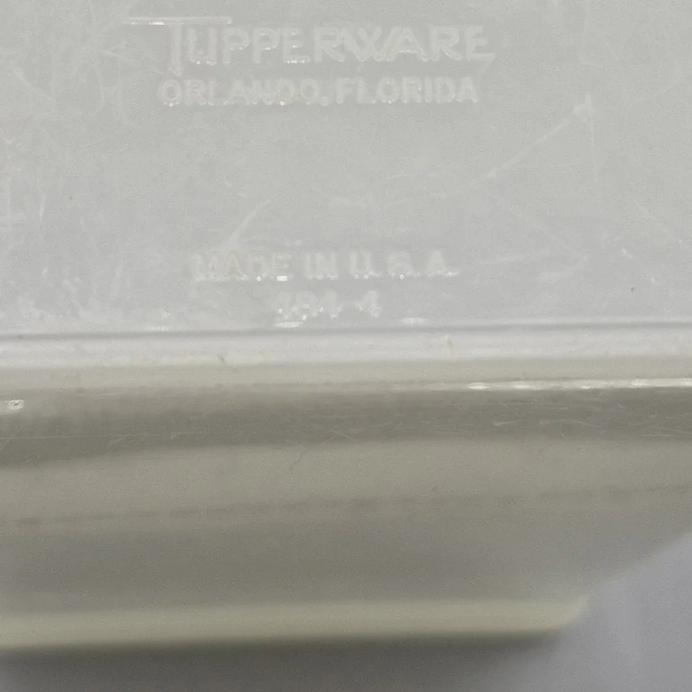 VINTAGE TUPPERWARE CONTAINER and LID 484-4 And 486-2‎